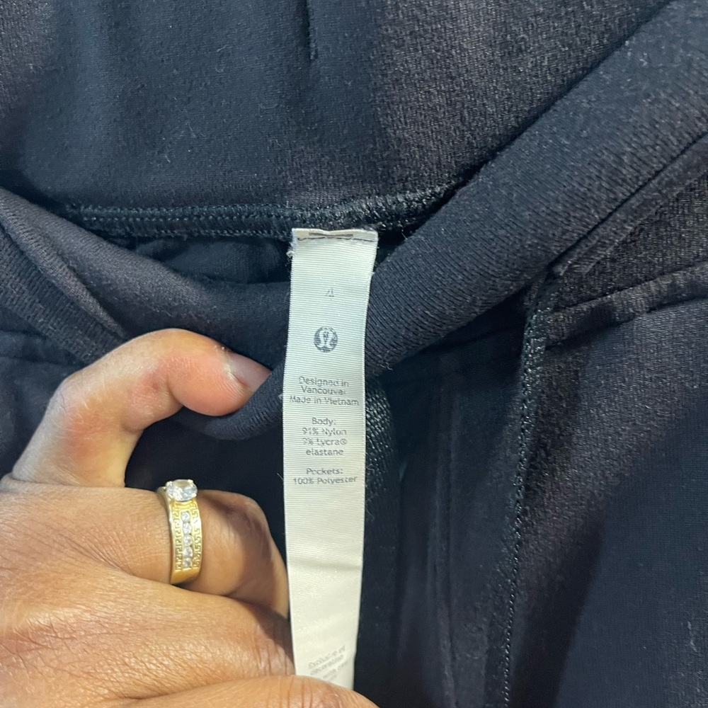 Black Jogger Pants Lululemon Ready To Rulu Joggers Crop Size 4 Good Condition - Picture 3 of 6